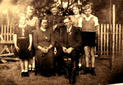 Familie Fehlauer 1942 in Scharnau